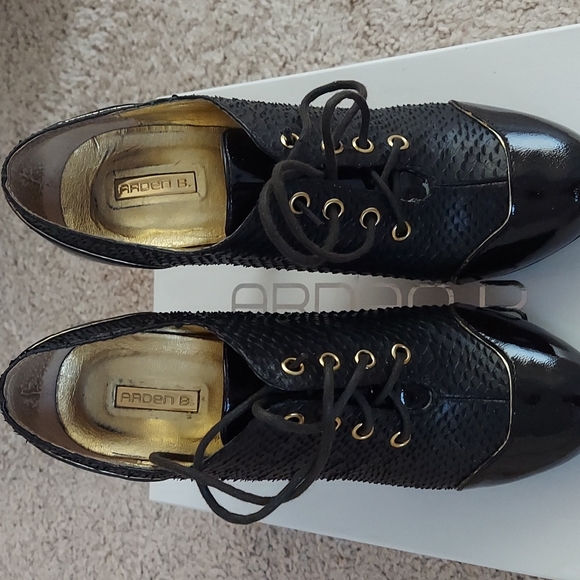 Shoes - Picture 1 of 3